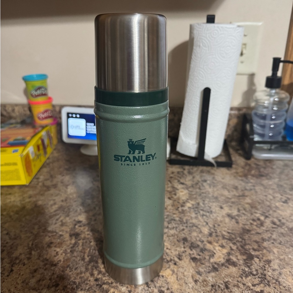 Stanley Classic Legendary 1 Qt. Thermos